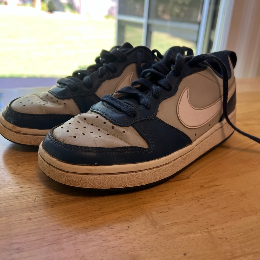 Nike Court Borough Low Boys Size 3.5 grey/blue shoe